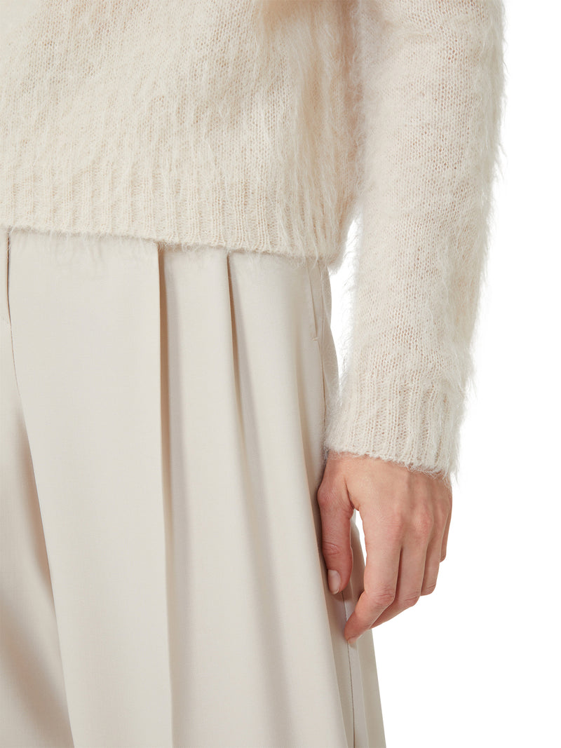 CREW NECK SWEATER IN MOHAIR BLEND YARN