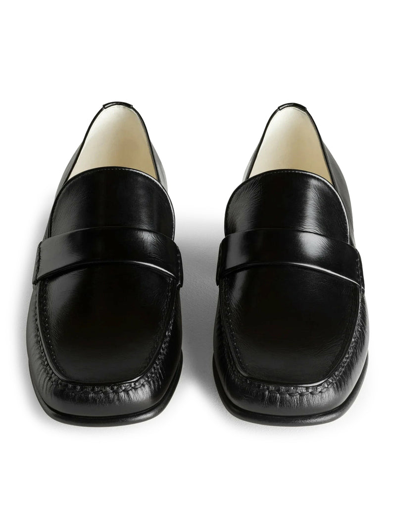 BLACK LEATHER MOCCASIN