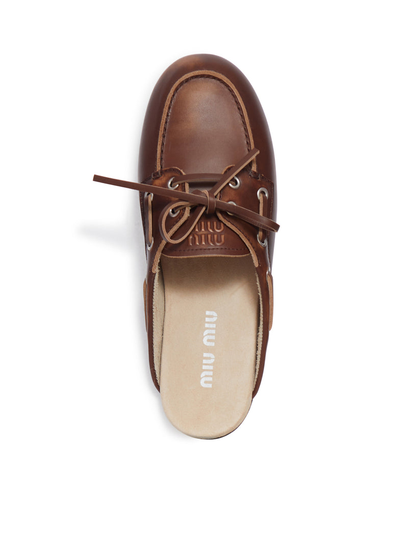 SABOT IN SMOOTH DÉLAVÉ LEATHER