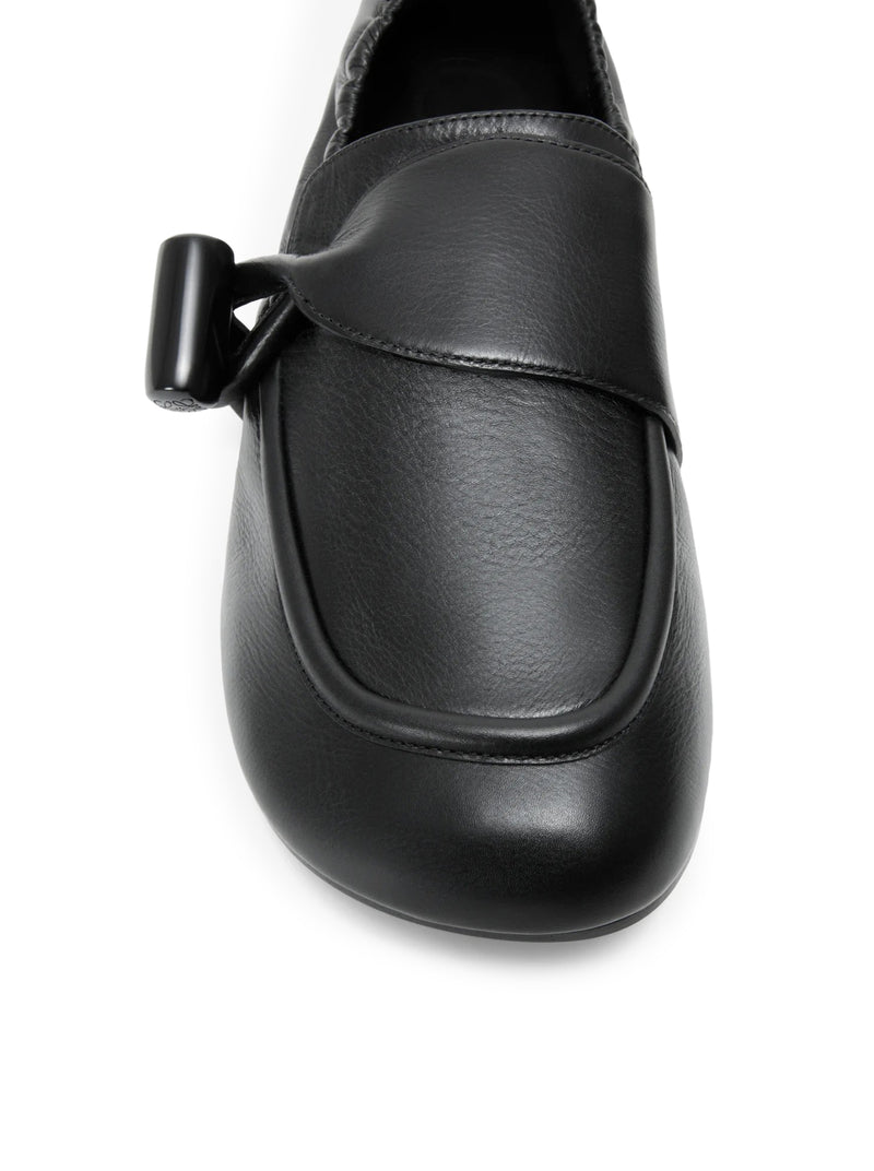 TOGGLE MOCCASIN IN SMOOTH AND POLISHED CALFSKIN