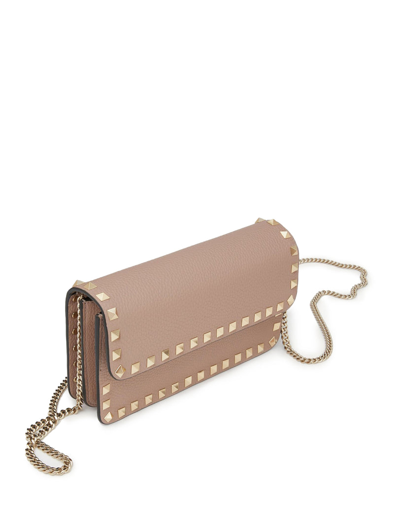 ROCKSTUD CHAIN POUCH IN GARNET CALFSKIN