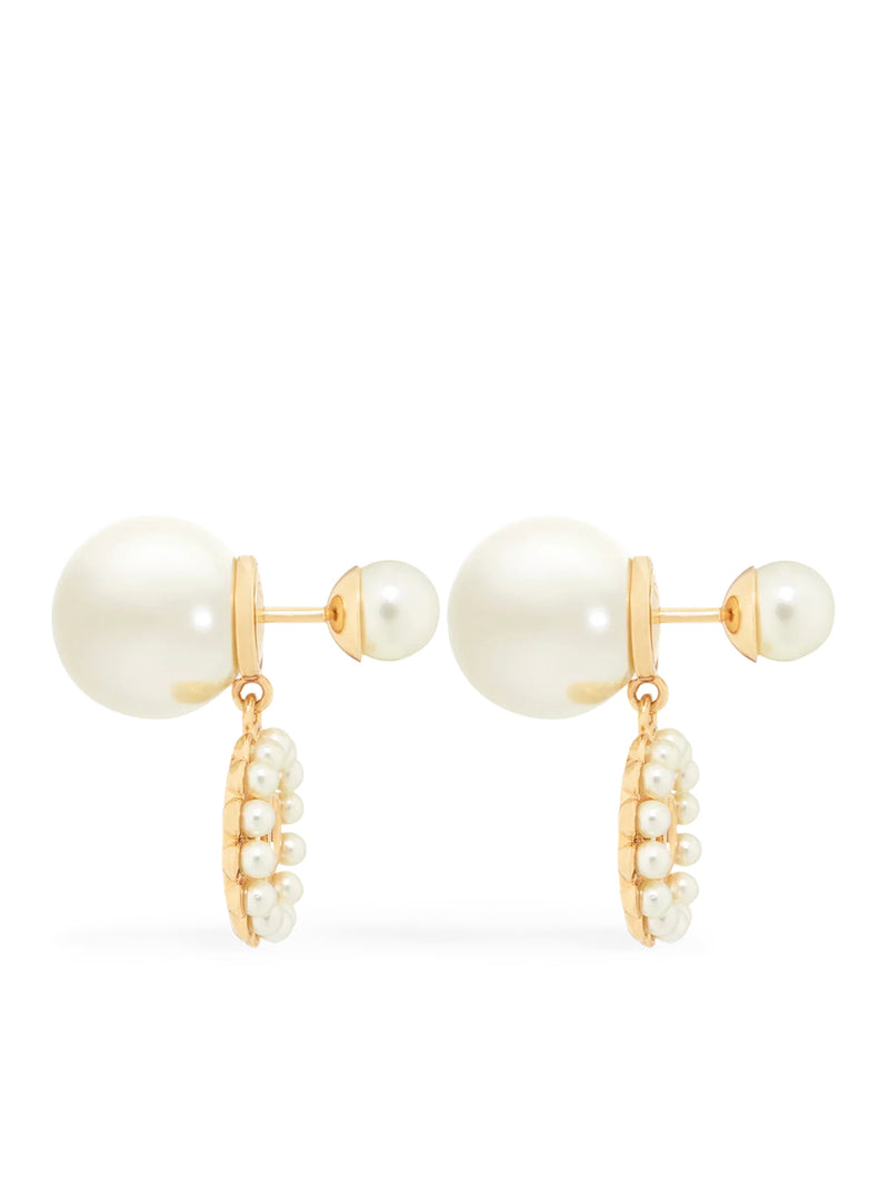 TRIBAL METAL EARRINGS WITH GOLD-COLOURED FINISH AND WHITE RESIN PEARLS