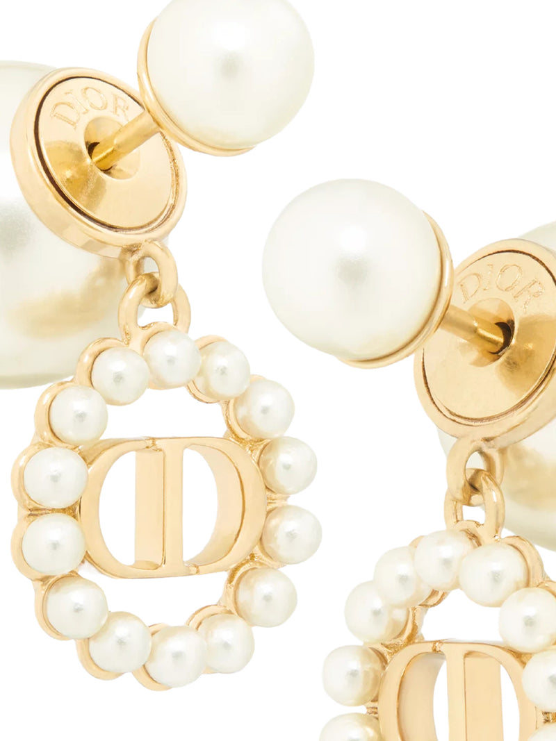 TRIBAL METAL EARRINGS WITH GOLD-COLOURED FINISH AND WHITE RESIN PEARLS