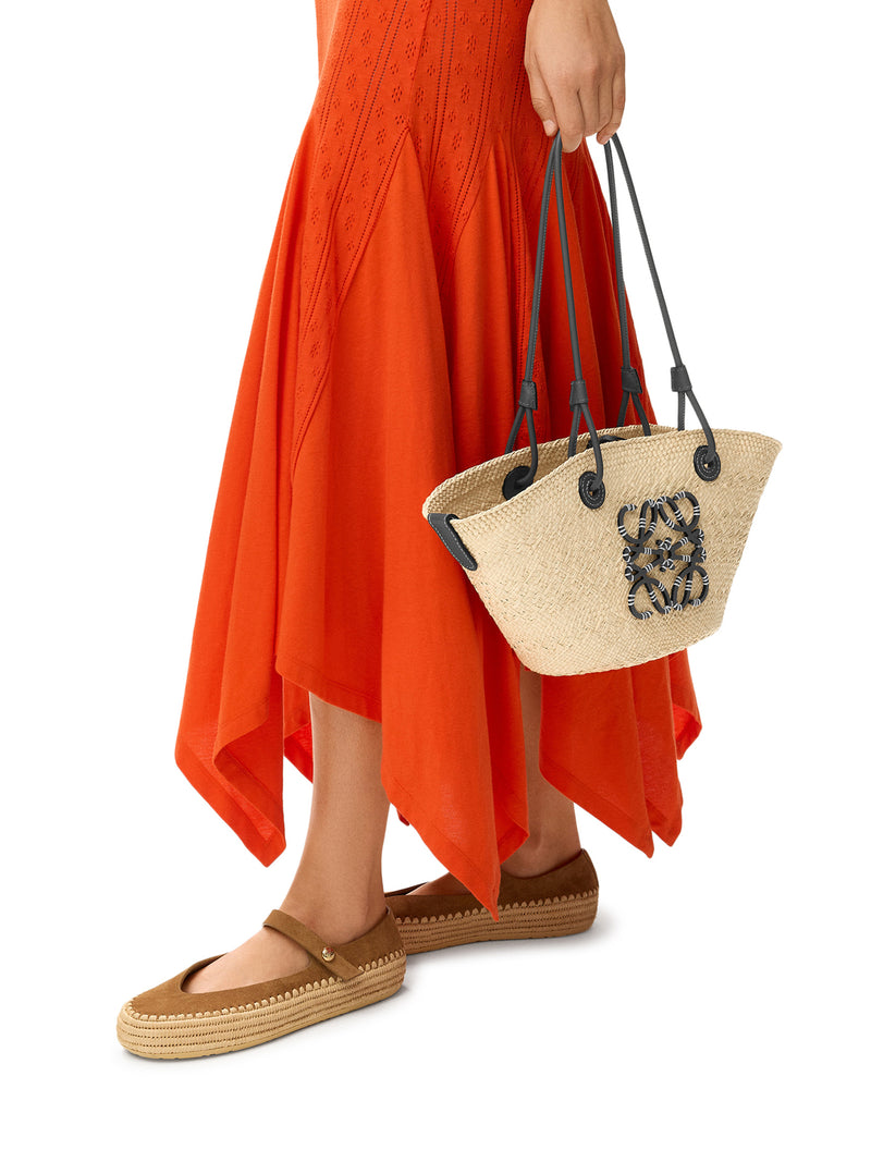 SMALL ANAGRAM BASKET BAG IN IRACA PALM AND CALFSKIN