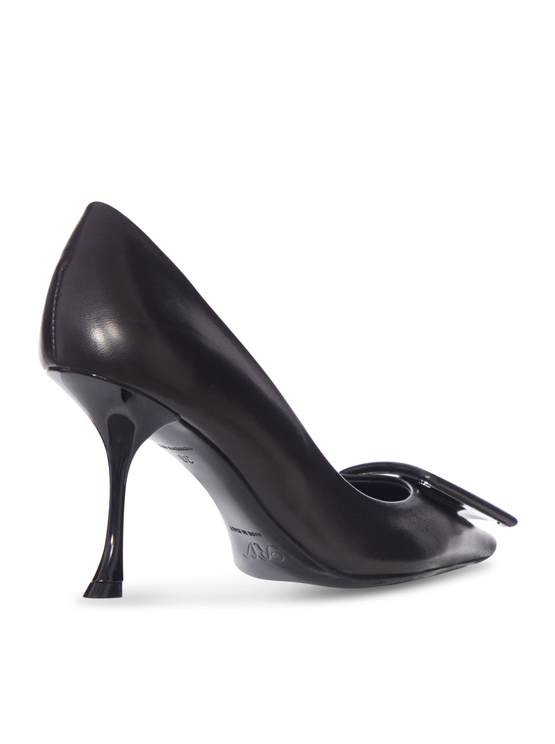 LEATHER DÉCOLLETÉ WITH TONE-ON-TONE BUCKLE