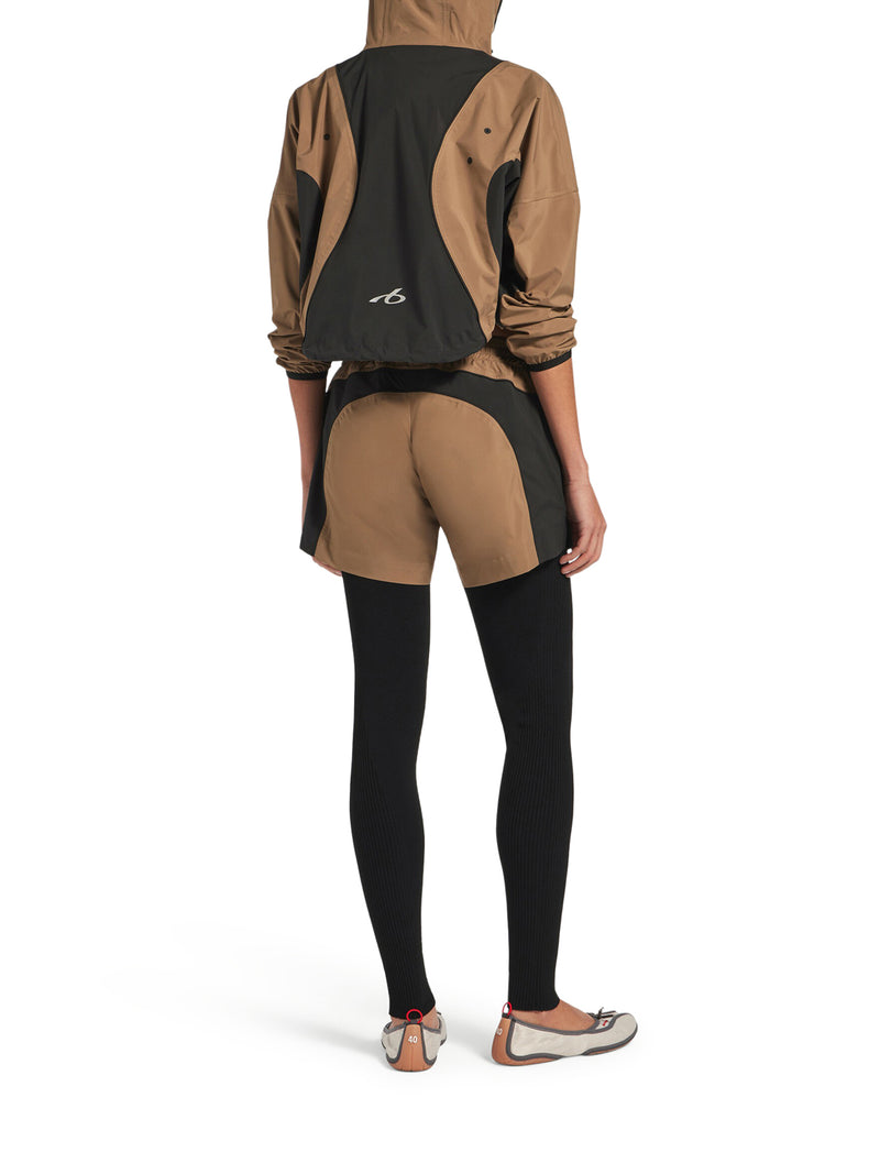 TECHWEAR CROPPED JACKET IN CAMEL