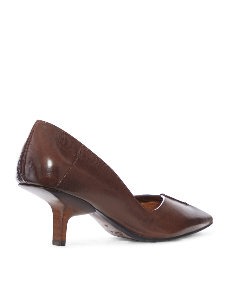 LOW-HEEL LEATHER PUMPS