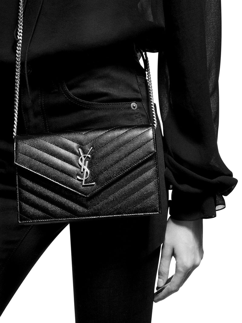 CLASSIC CASSANDRE CHAIN ENVELOPE CLUTCH IN GRAIN DE POUDRE LEATHER