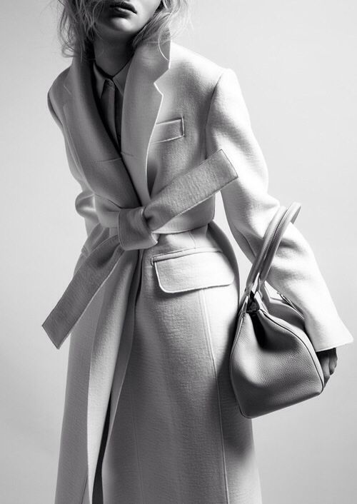 COAT LOVERS: THE MUST HAVE OF THE SEASON