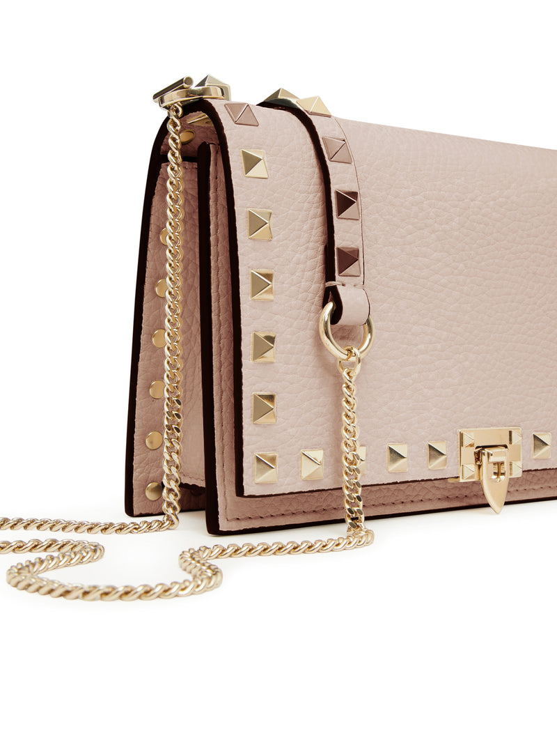 POUCH WITH ROCKSTUD CHAIN IN GRAINED CALFSKIN