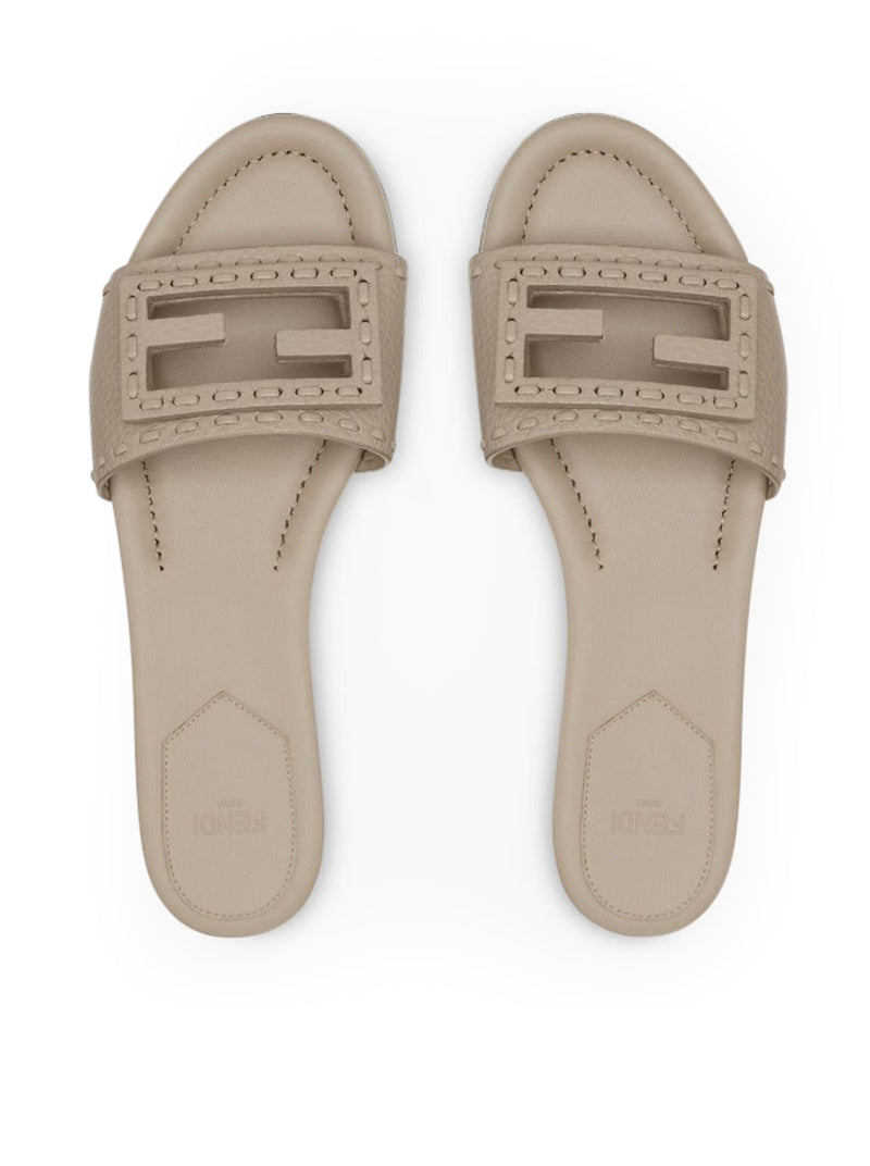 SLIDE BAGUETTE IN DOVE GREY LEATHER