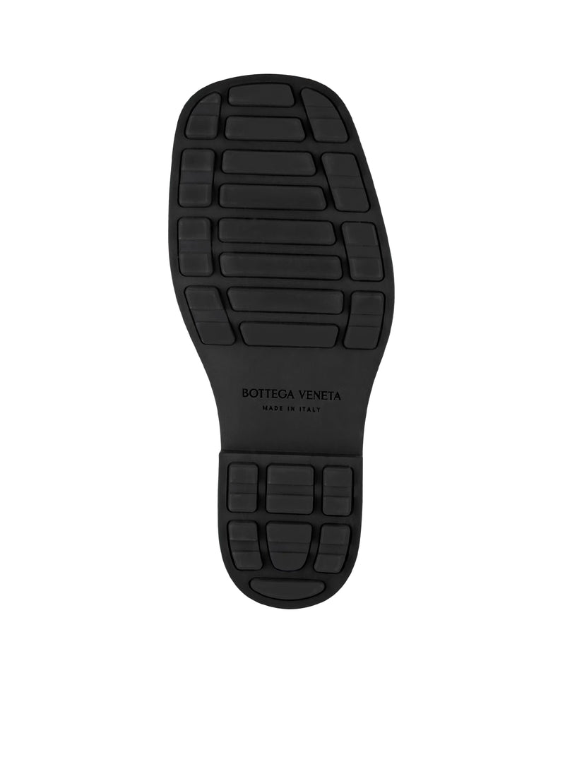 WELL-LACED LEATHER SHOES