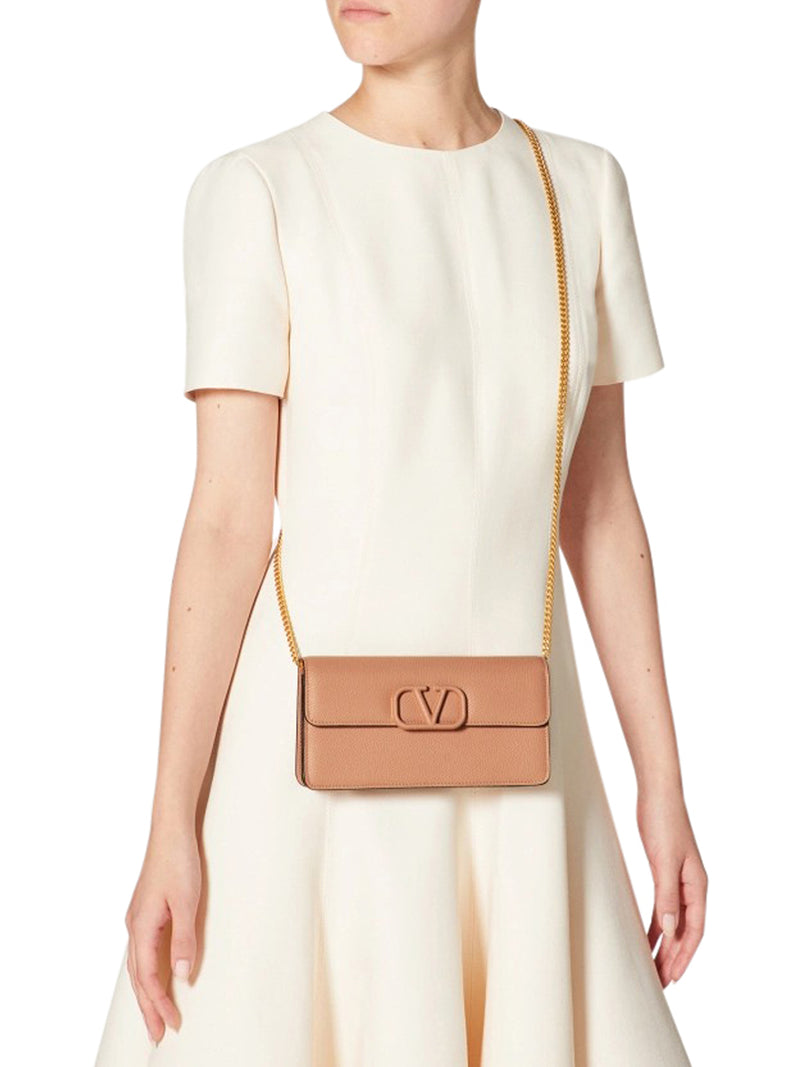 VLOGO SIGNATURE CHAIN WALLET IN HAMMERED CALFSKIN