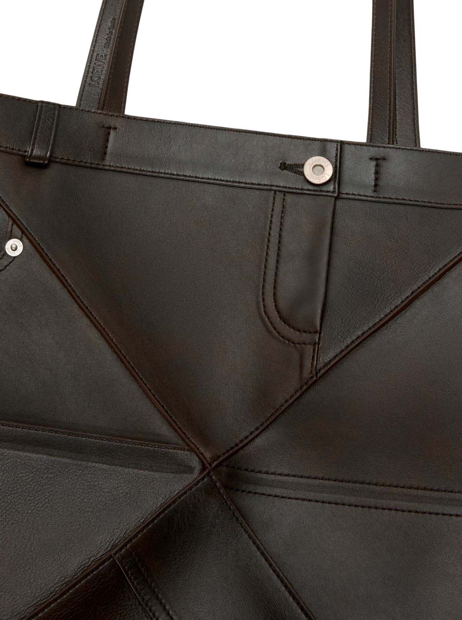 MEDIUM PUZZLE FOLD PANTS TOTE BAG IN LEATHER