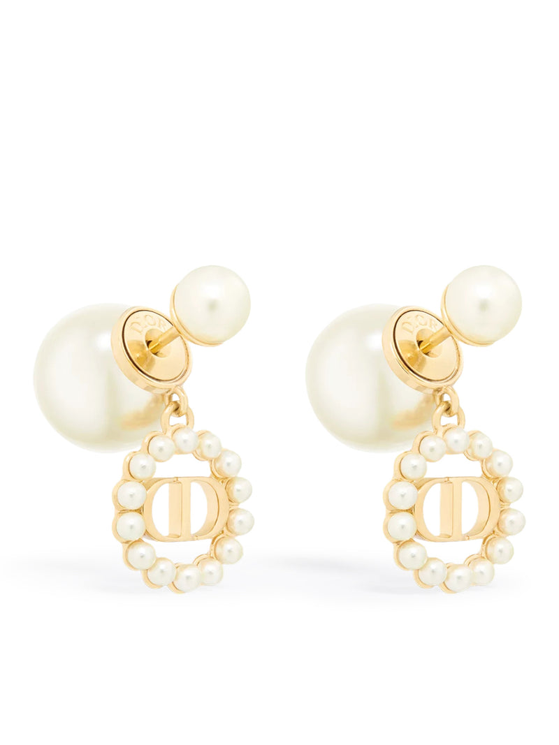 TRIBAL METAL EARRINGS WITH GOLD-COLOURED FINISH AND WHITE RESIN PEARLS