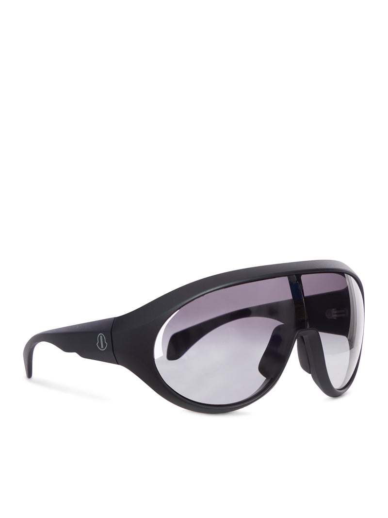 STATEMENT SUNGLASSES