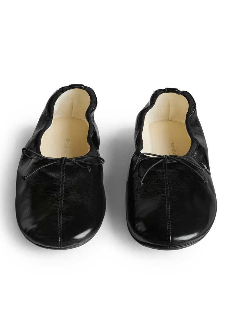 FLAT LEATHER SHOE WITH A RUFFLE