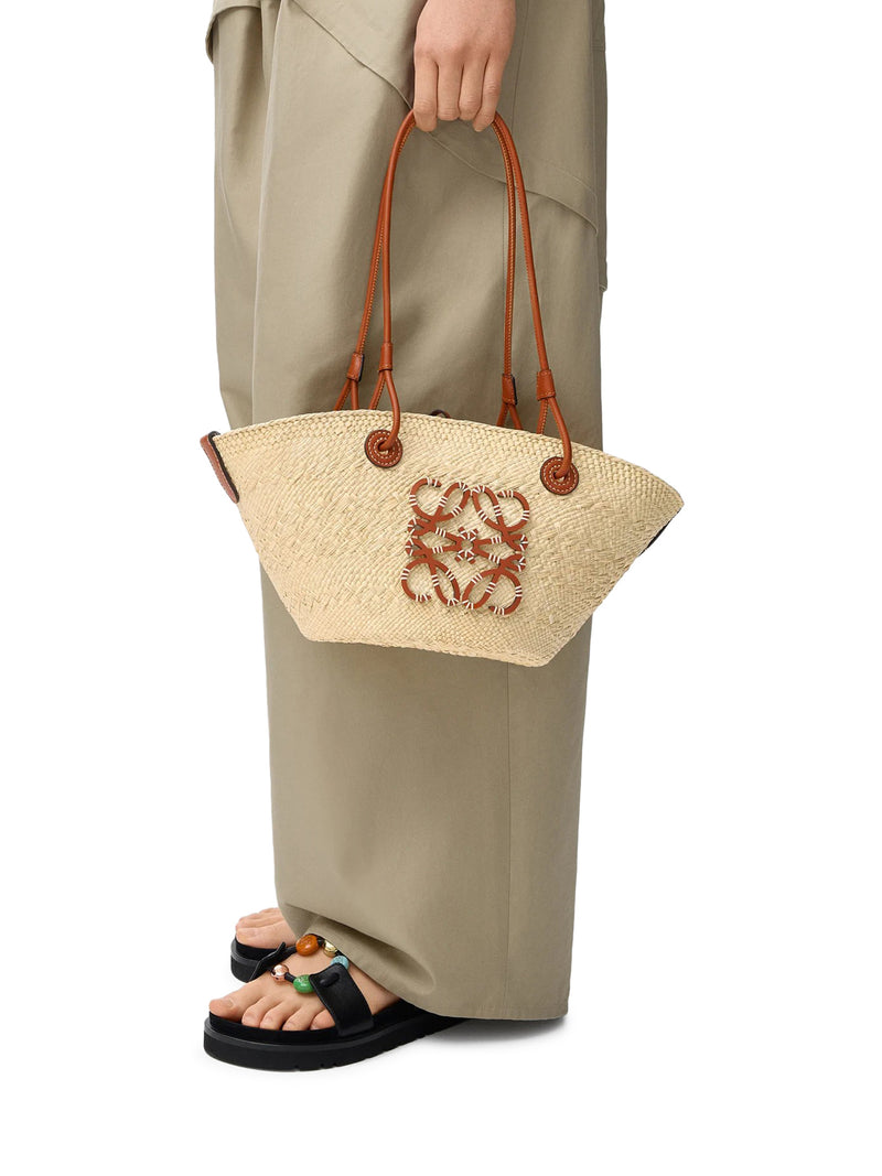 SMALL ANAGRAM BASKET BAG IN IRACA PALM AND CALFSKIN