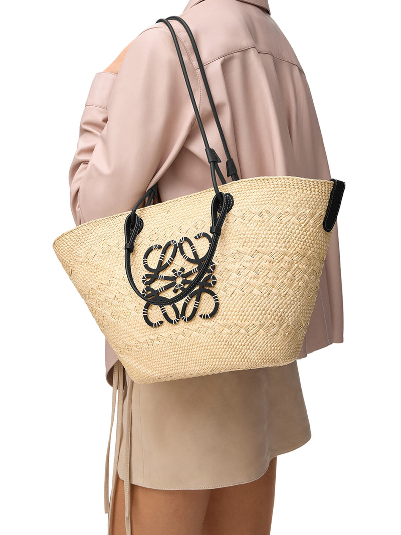 ANAGRAM BASKET MEDIUM BAG IN IRACA PALM AND CALFSKIN