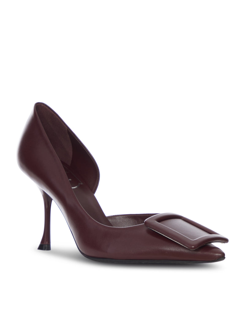 LEATHER DÉCOLLETÉ WITH TONE-ON-TONE BUCKLE