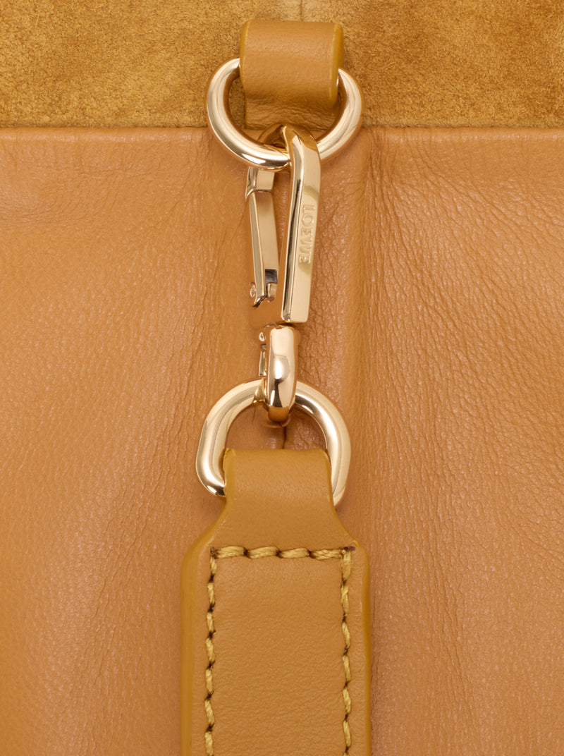 MEDIUM FLAMENCO CLUTCH IN SUEDE